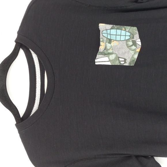 Free Planet Tee Shortsleeve Crewneck Chest Printed Pocket Casual Size Medium - Picture 2 of 7